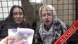Kız Kardeşleri Annelerinin Önünde Siktim